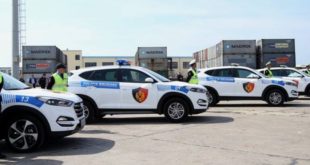 Policia shqiptare pranon një donacion nga SHBA-të