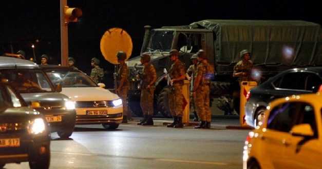 Autoritetet turke deri tani kanë shkarkuar më shumë se 10 000 funksionarë, të akuzuar për puçin e 15 korrikut