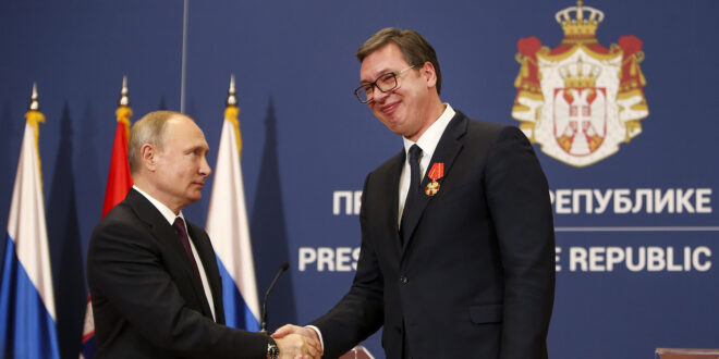 Kryetari i Rusisë, Vladimir Putin, e uroi kryetarin e Serbisë, Aleksandar Vuçiq, për Ditën e Shtetësisë së Serbisë