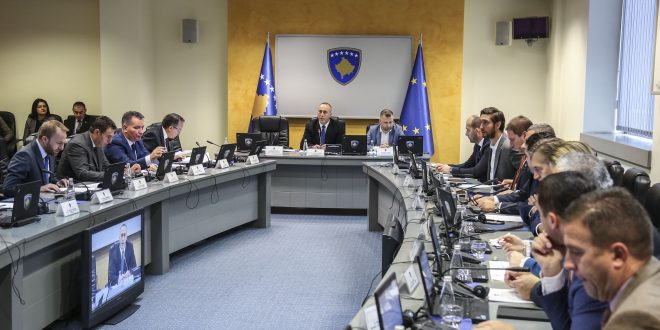Qeveria e Kosovës e miraton propozim-vendimin për kursime dhe ndarje buxhetore të organizatave buxhetore