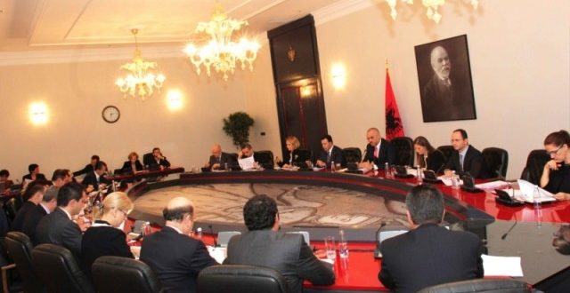 Sot në Shqipëri shpallet qeveria e re ‘Rama II’