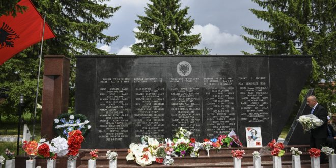 22 vjet nga masakra në Qyshk të Pejës, ku forcat serbe vranë dhe dogjën mizorisht 44 shqiptarë