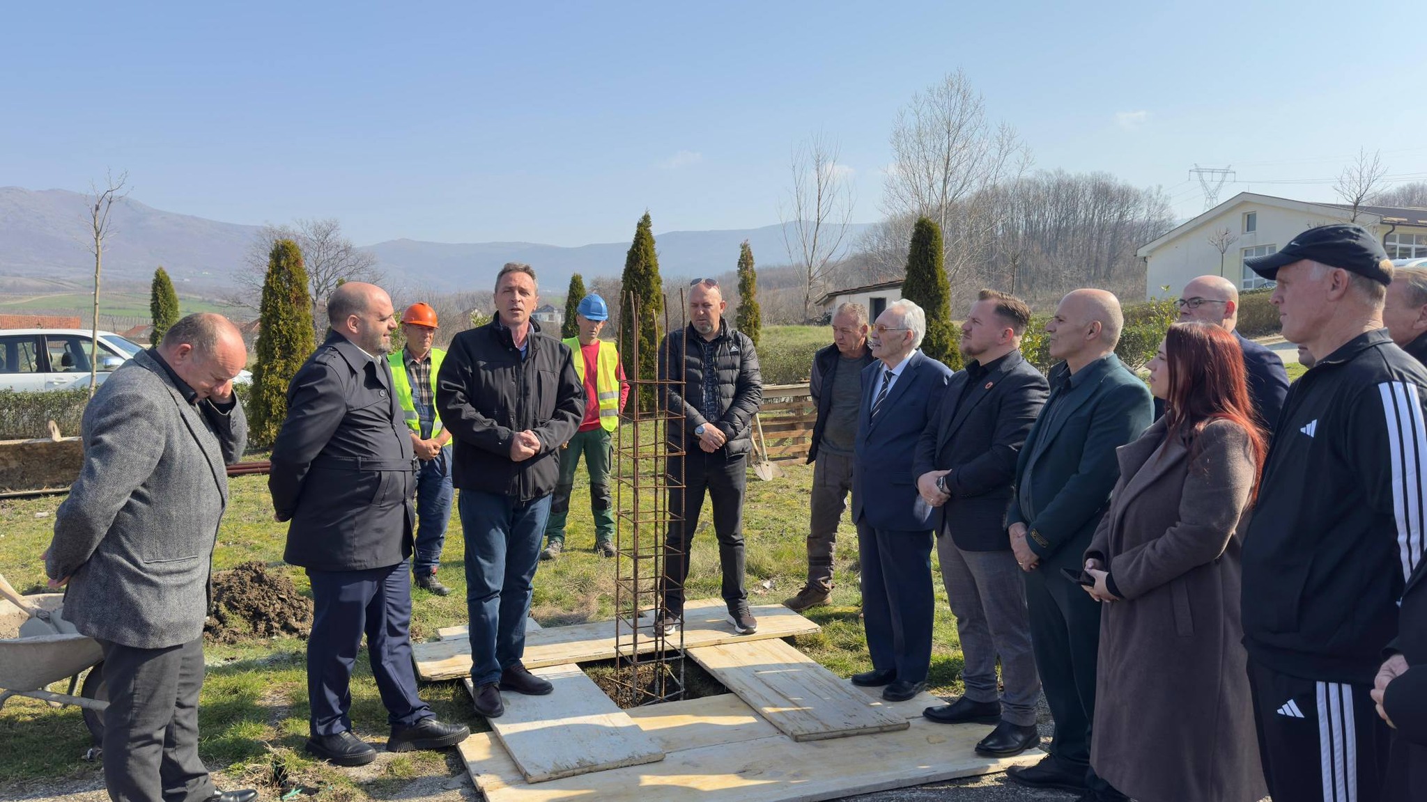 Filluan punimet për ndërtimin e terrenit sportiv në Polluzhë