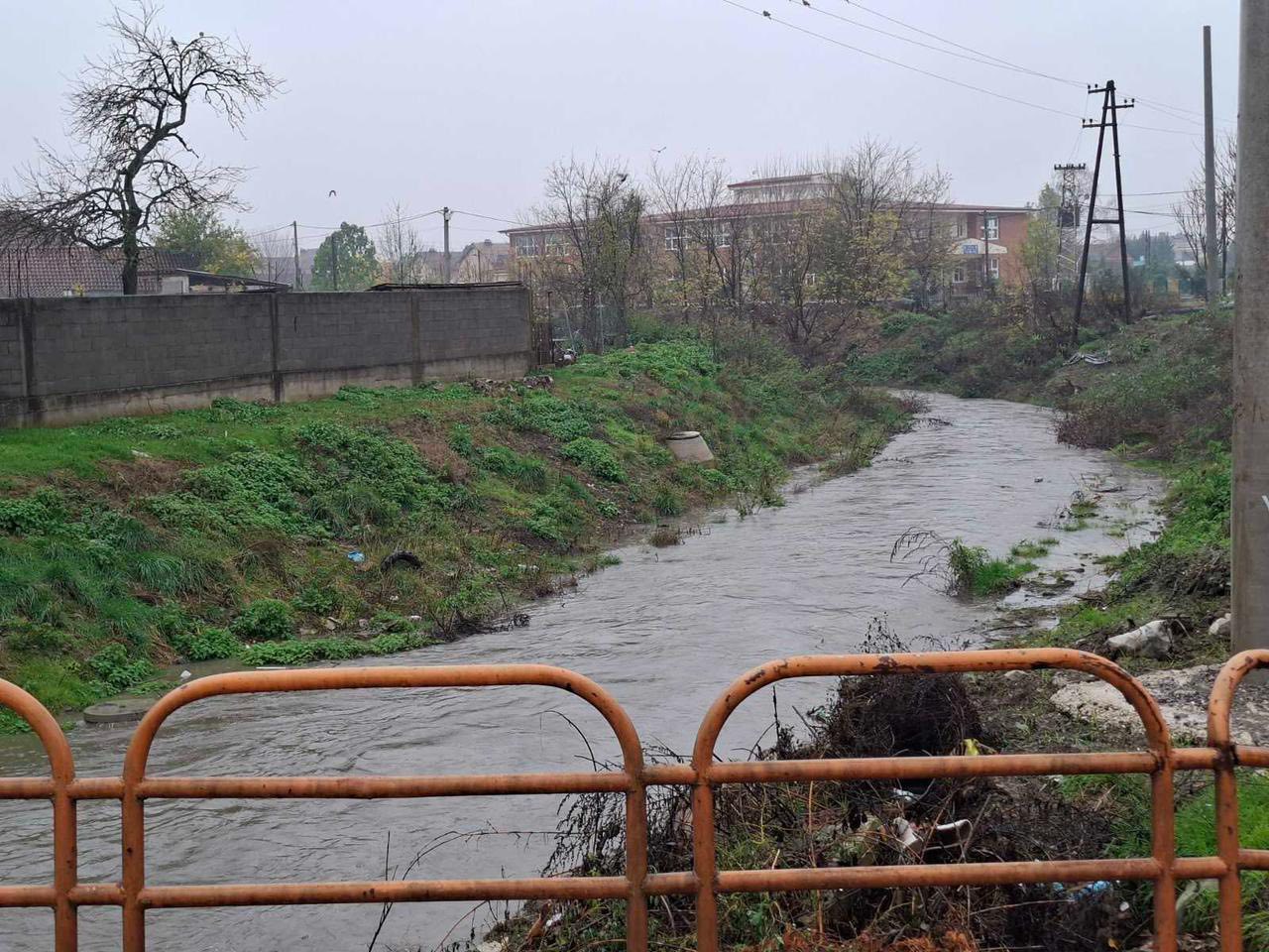 Komuna e Rahovecit ër shkak të reshjeve të dendura të shiut  u bën thirrje qytetarëve të tregojnë kujdes të shtuar