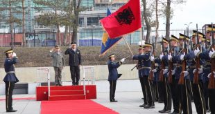Komandanti i FSK-së, Rrahman Rama priti me ceremoni ushtarake shefin e SHP të FARSH-së Bardhyl Kollçaku
