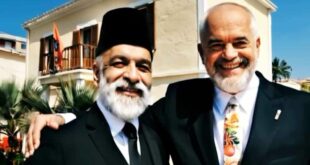 Edi Rama, publikoi një video urim, në mëngjesin e parë të vitit 2025, ku shihet me babanë e kombit, Ismail Qemali