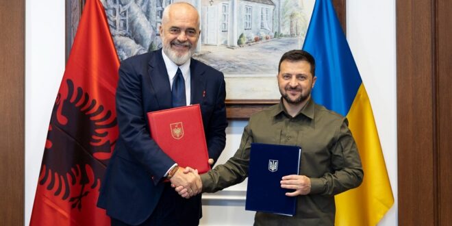 Kryetari i Ukrainës, Vladimir Zelensky, falënderon kryeministrin e Shqipërisë, Edi Rama për mbështetjen që i ka dhënë Ukrainës