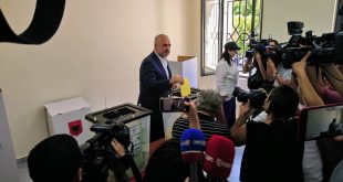 Edi Rama: Çdo qytetarë, të votojë ose të mos votojë, por të respektojë të drejtën e kujtdo për të votuar!