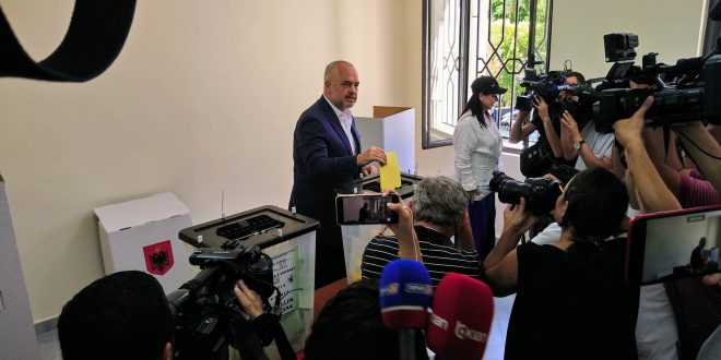 Edi Rama: Çdo qytetarë, të votojë ose të mos votojë, por të respektojë të drejtën e kujtdo për të votuar!