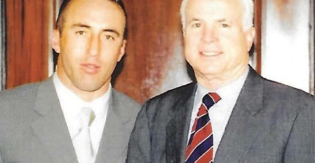I nominuari për kryeministër, Ramush Haradinaj lutet për shërimin e senatorit McCain