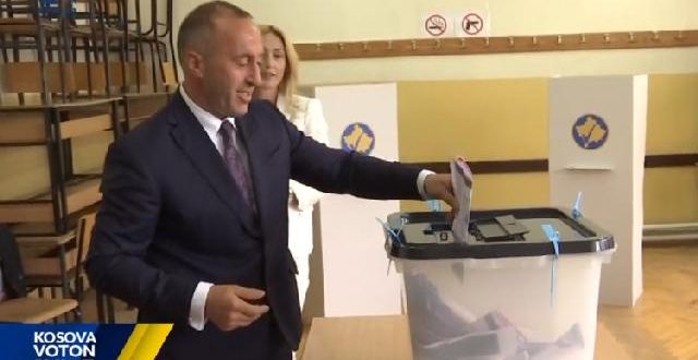 Kandidati për kryeministër i koalicionit PDK-AAK-NISMA, Ramush Haradinaj ka votuar ndër të parët
