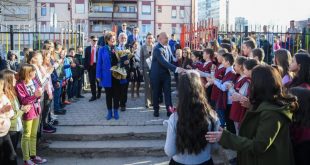 Për nder të 7 Marsit, Ditës se Mësuesit, kryeministri Haradina viziton shkollën fillore “Hasan Prishtina”, në Ulpianë
