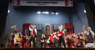 Në Skënderaj po mbahet Festivali Folklorik Gjithëkombëtar “Rapsodia Shqiptare”