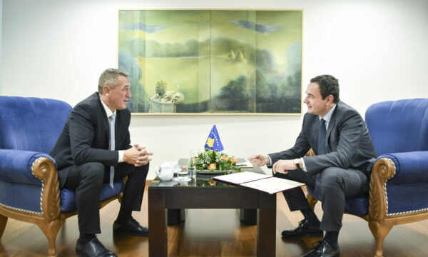  Do ta bëj për ty    Rashiq zbardh mënyrën si Kurti ia transferoi Manastirit të Deçanit 24 hektarë tokë