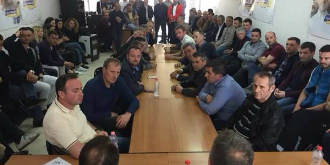 Sami Lushtaku takoi kryetarët e degëve dhe strukturat e RDK-së në Skënderaj për zgjedhjet e brendshme në parti