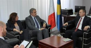 Ministri i Punës Skënder Reçica bisedoi me ambasadorin e Italisë në Kosovë, Piero Cristoforo Sardi