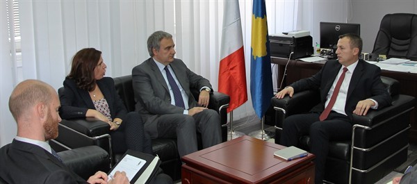 Ministri i Punës Skënder Reçica bisedoi me ambasadorin e Italisë në Kosovë, Piero Cristoforo Sardi