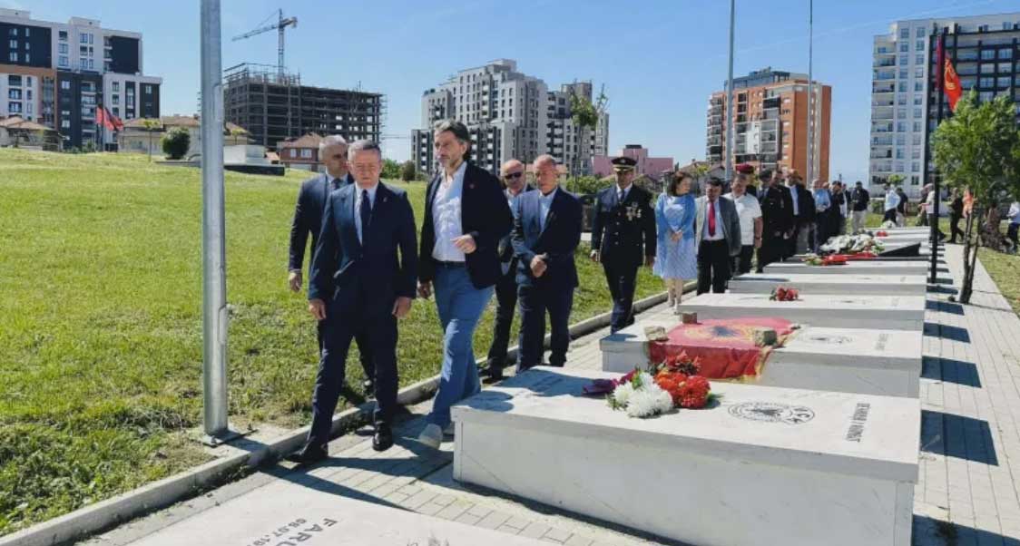 Prishtina shënon 27 vjetorin e çlirimit  Rama  Dëshmorët sakrifikuan jetën për lirinë  demokracinë dhe paqen