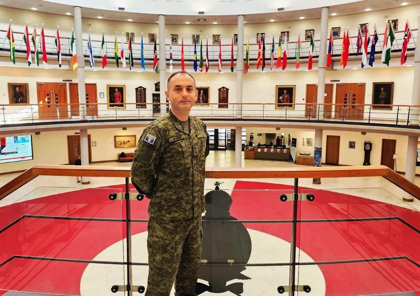 Major Krenar Lahu diplomon në Akademinë e Mbrojtjes së Mbretërisë së Bashkuar