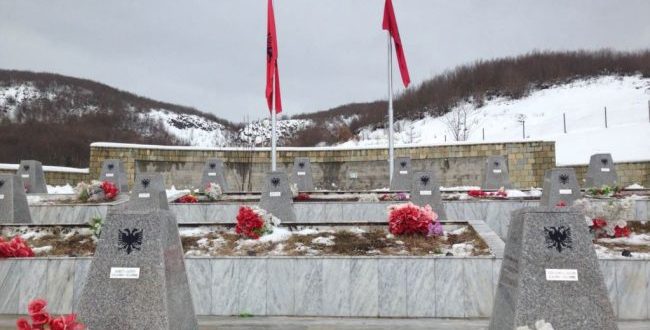 Sot çlirimtarët e Kosovës nga të gjitha rrugët e tyre janë nisur të vizitojnë Reçakun, dhembjen dhe krenarinë tonë kombëtare