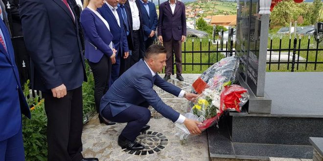 Në Rezallë përkujtohet komandanti i UÇK-së, Malush Ahmeti në 19 vjetorin e rënës heroike të tij