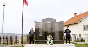 Krerët institucional Thaçi, Veseli dhe Haradinaj e përkujtojnë masakrën e Rezallës të ndodhur para 20 vitesh