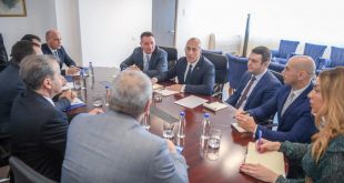 Haradinaj takohet me grupet punuese të Autoritetit të Aviacionit Civil të Kosovës dhe atë të Transportit Rrugor