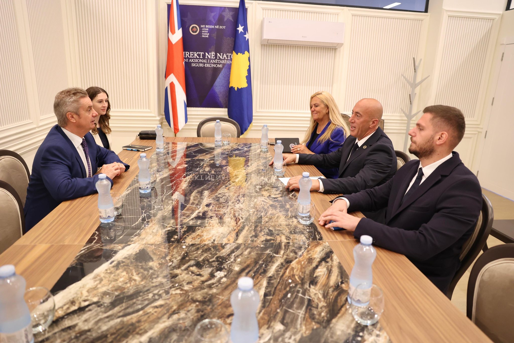 Ramush Haradinaj takon ambasadorin britanik  kërkon mbështetje për tejkalimin e bllokadës institucionale