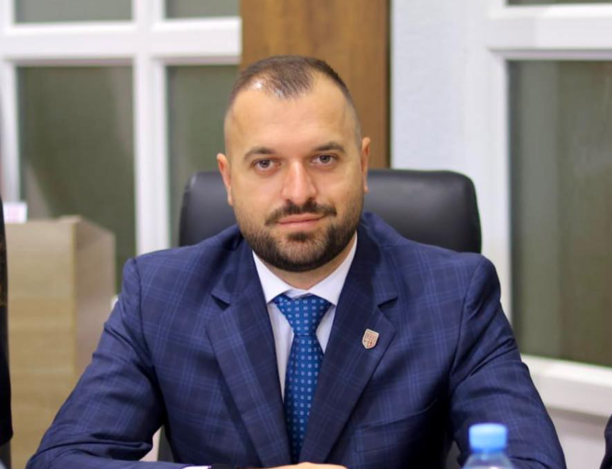 Sot mbahet ceremonia e varrimit të Rifat Stojkajt  drejtorit të Bujqësisë në komunën e Deçanit