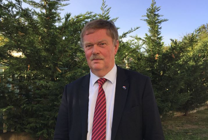 Robert Bosch  Gjykata Speciale nuk është për drejtësi  por për t i shërbyer Serbisë