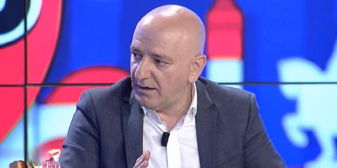 Nënkryetari i Partisë Demokratike Roland Bejko, i është përgjigjur deklaratave të Kreut të Rithemelimit, Sali Berisha dhe Kryetarit të Grupit Parlamentar të PD, Gazment Bardhi. Bardhi e Berisha në përfundim të takimit një grupi deputetëve të opozitës, deklaruan se strategjia e Kreut të PD, Lulzim Basha për përjashtimin e deputetëve të PD është absurde. Sipas Bejkos, “Aleanca e kullave dhe non grata nuk fshihet dot pas llumit dhe shpifjeve. Halli i madh i ka bërë të lëpijnë atë çfarë kanë pështyrë deri më sot, por ky nuk është halli i demokratëve dhe as i shqiptarëve”. 14 maji dhe zgjedhjet e fundit në Kukës treguan se kush i shërben Edi Ramës, kush i garantoi fitore Edi Ramës, madje një fitore të tillë që as vetë s’e kishte imagjinuar. Por tashmë është fakt, se sa më shumë e shajnë dhe sulmojnë PD-në, aq më shumë përfitime, leje për pallate e resorte, prona e shpërblime të tjera me oligarkët e përbashkët marrin nga Rama. Bejko përfundon reagimin e tij në rrjetet sociale duke shtuar se “Shqiptarët tani e kanë të qartë, aleancës së kullave u ka dalë boja. Është nder për këtë vend të jesh në luftë me aleancën e korrupsionit madhor!