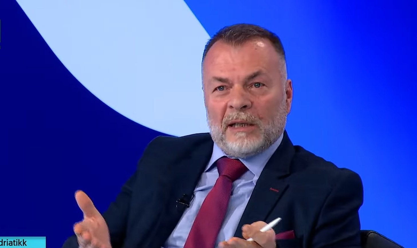 Rrahman Paçarizi  Vetëvendosje ende nuk e njeh Kosovën  prandaj tallet me shtetin
