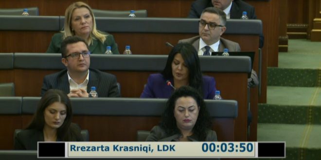 Deputetja e Lidhjes Demokratike të Kosovës, Rrezarta Krasniqi, ia ka përmendur xhipat e zi kryeministrit, Albin Kurti