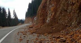 Bllokohet rruga Pejë - Kullë - Rozhajë si pasojë e këtyre reshjeve të fundit të shiut