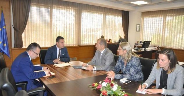 Ministri i Arsimit, Shyqiri Bytyqi bisedon me deputetë të Kuvendit të Kosovës nga Komisioni për Arsim