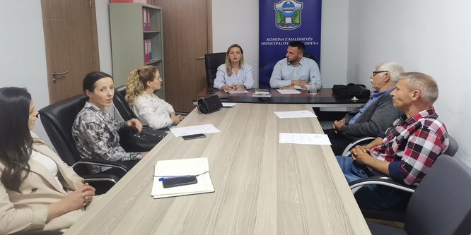Komiteti për komunitete në Malishevë diskutoi për gjendjen në arsim