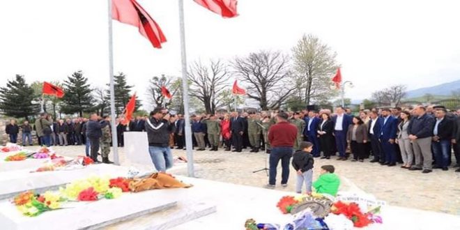 Sot në Deçan mbahen homazhe dhe përkujtohen dëshmorët e kombit Bilall Mazrekaj, Jakub Demalijaj dhe Jeton Kuqi