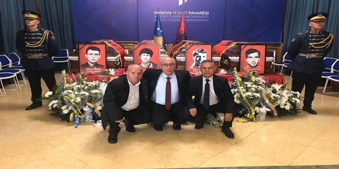 Kryetari Latifi morri pjesë në homazhet kushtuar heronjve të kombit ...