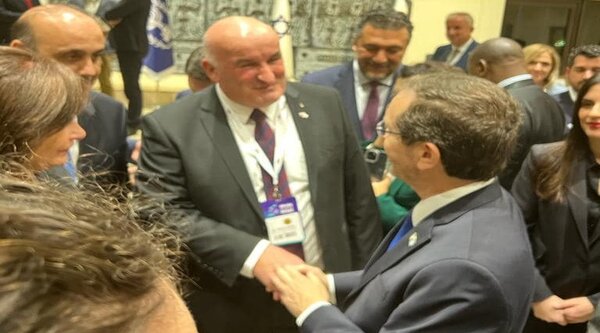 Gjatë pritjes së organizuar nga presidenca izraelite në Izrael kryetari Haliti ka takuar presidentin izraelit Isaac Herzog
