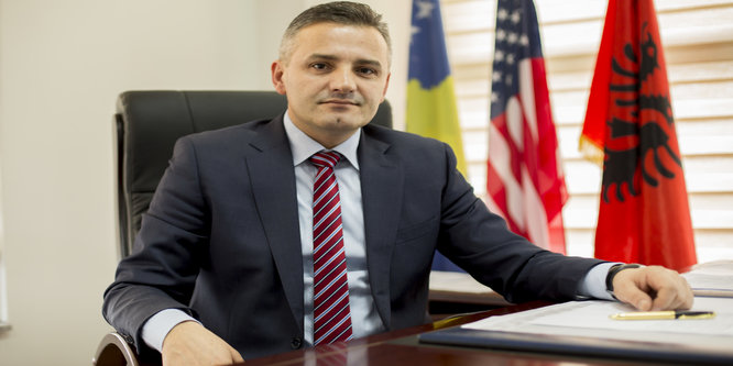 Bekim Jashari: Është absurde se si shteti 21 vjet pas luftës kullat e Jasharajve kanë mbetur nën mëshirën e fatit - Radio Kosova e Lirë