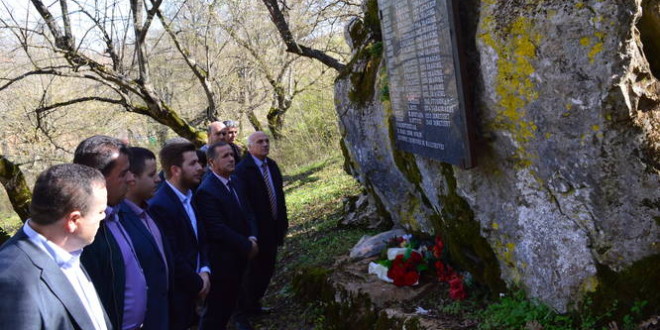 Në Malishevë u përkujtua masakra e Burimit ku u vranë dhe u masakruan 42 civil shqiptarë