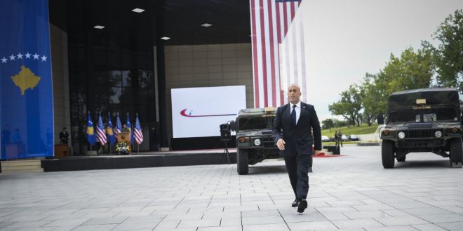 Haradinaj merr pjesë në ceremoninë e blerjes së automjeteve multi funksionale ushtarake nga Qeveria për FSK-në