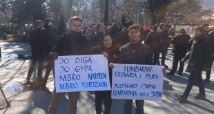 Në Pejë sot është protestuar për të kundërshtuar projektin për ndërtimin e hidrocentraleve në Lumbardh