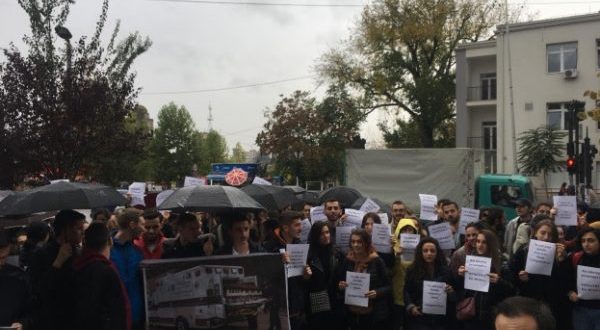 Edhe studentët e Fakultetit të Edukimit protestojnë sot për mos përfshirjen e tyre në konkursin për bursat