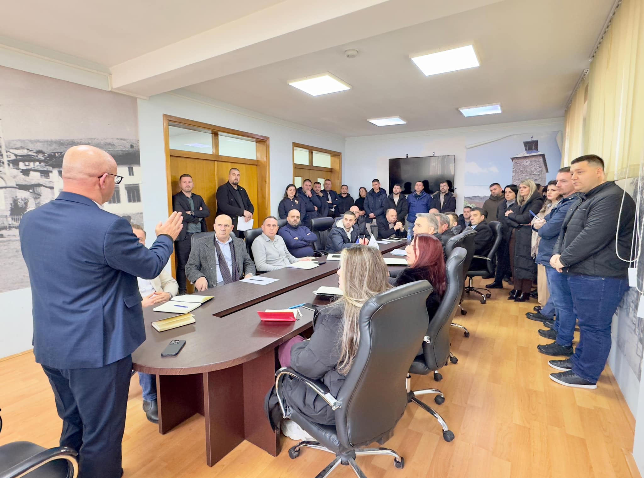 Kryetari Smajl Latifi takoi komisionin komunal për regjistrimin e dëmeve