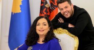 Valdrin Sahiti, i cili kujdeset për pamjen fizike dhe veshjen e Vjosa Osmanit, pranon se ka marrë pasaportë diplomatike
