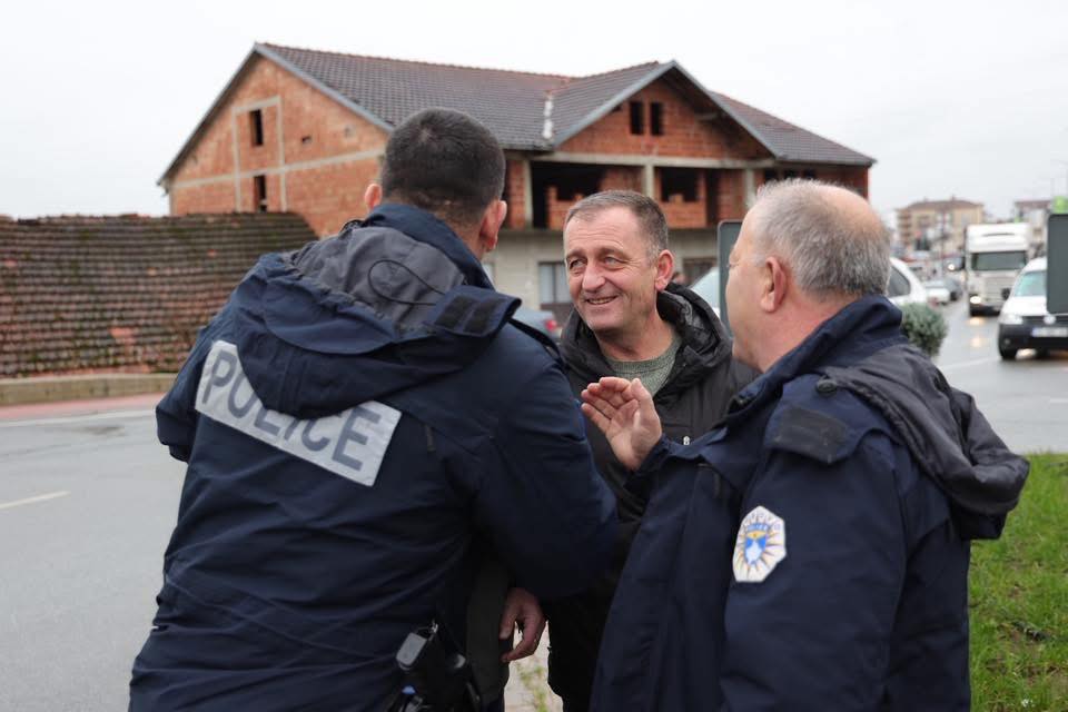 Nënkryetari i Komunës Sami Cacaj dhe kolonel Avdyl Mushkolaj  morën pjesë në ceremoninë zyrtare të zbulimit të muralit të dedikuar ushtarëve të UÇK së