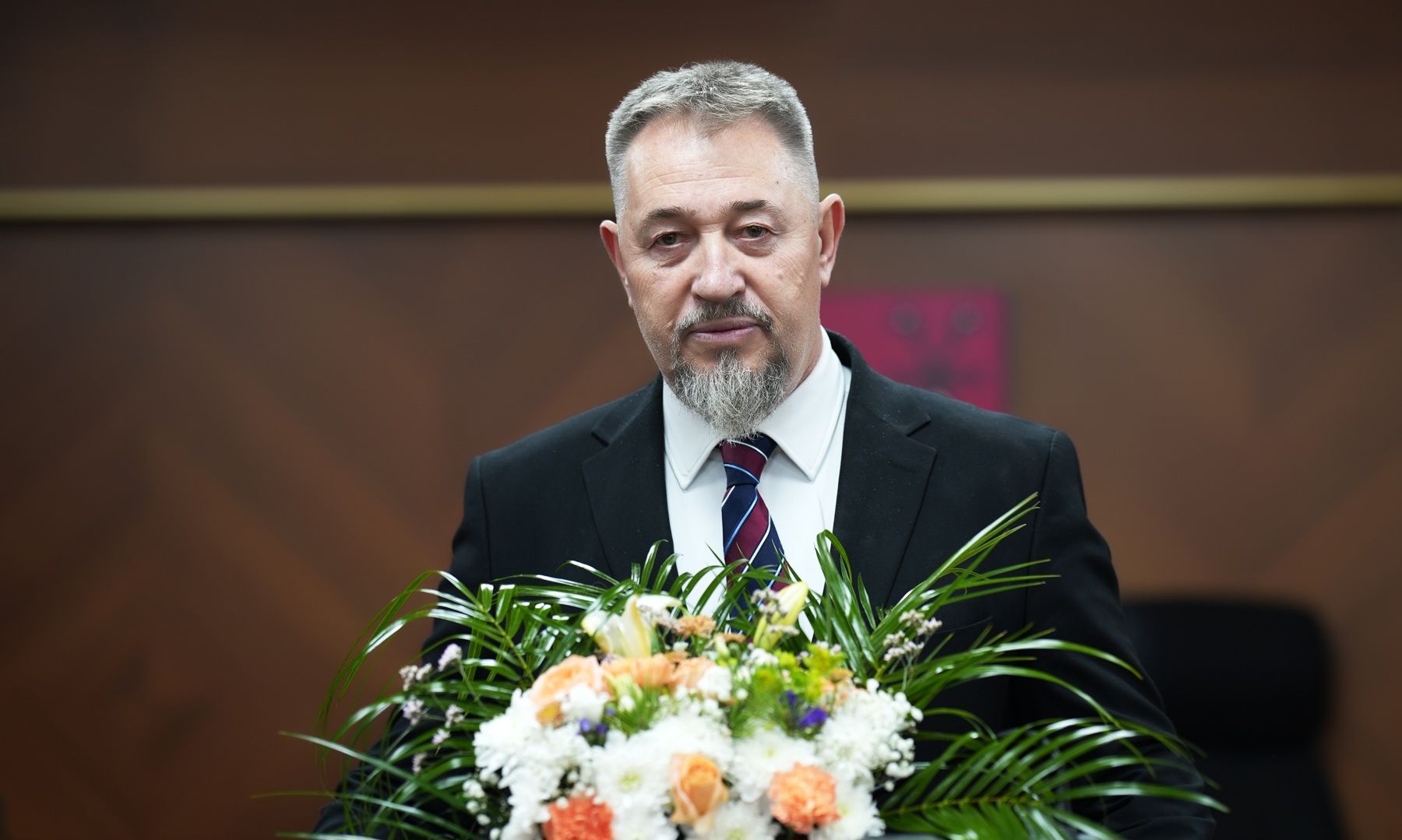 Sami Lushtaku betohet si kryetar i Skenderajt