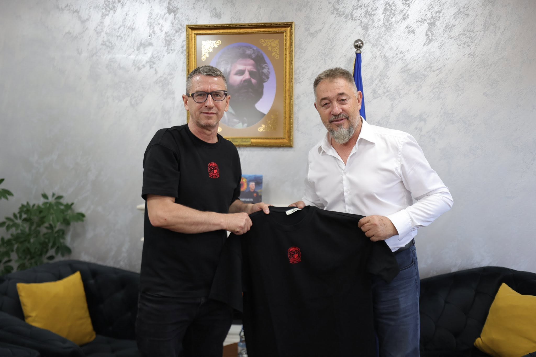 Kryetari Lushtaku ka pritur në takim kampionët e Kosovës në futsall  KF Drenicën