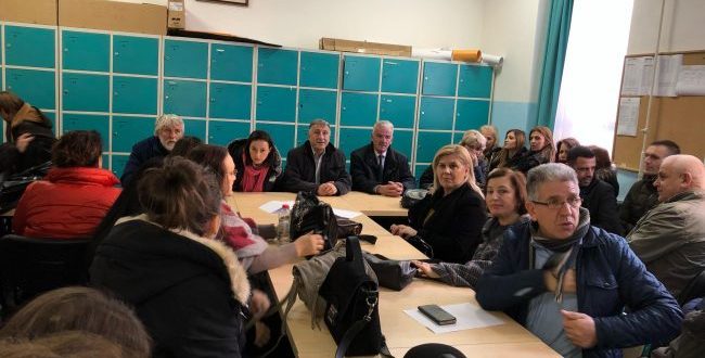 SBASHK bënë të ditur se greva në arsim do të vazhdojë, edhe pas vendimit të Qeverisë Haradinaj për të rritur pagat